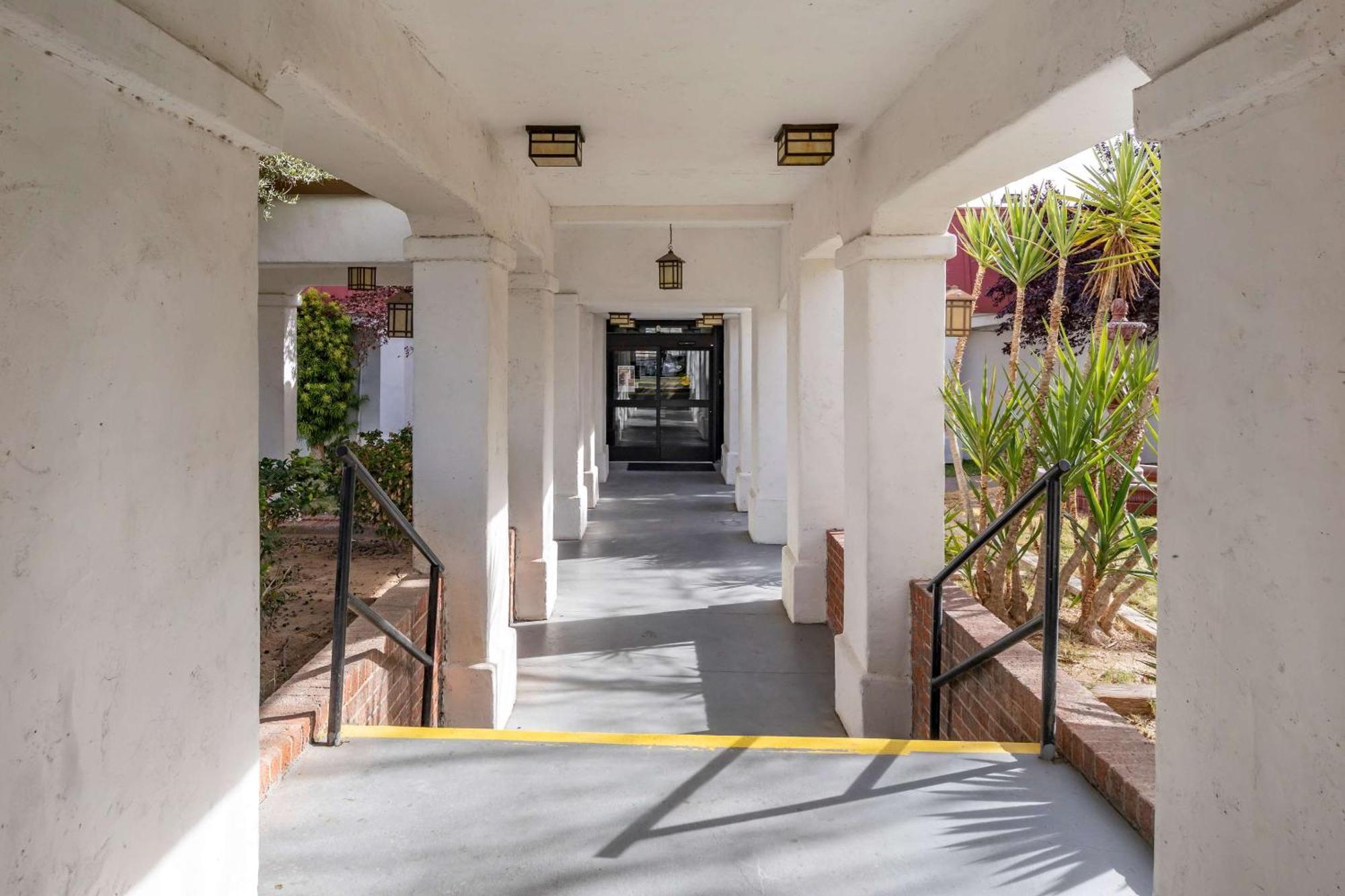 Quality Inn On Historic Route 66 Барстоу Екстер'єр фото