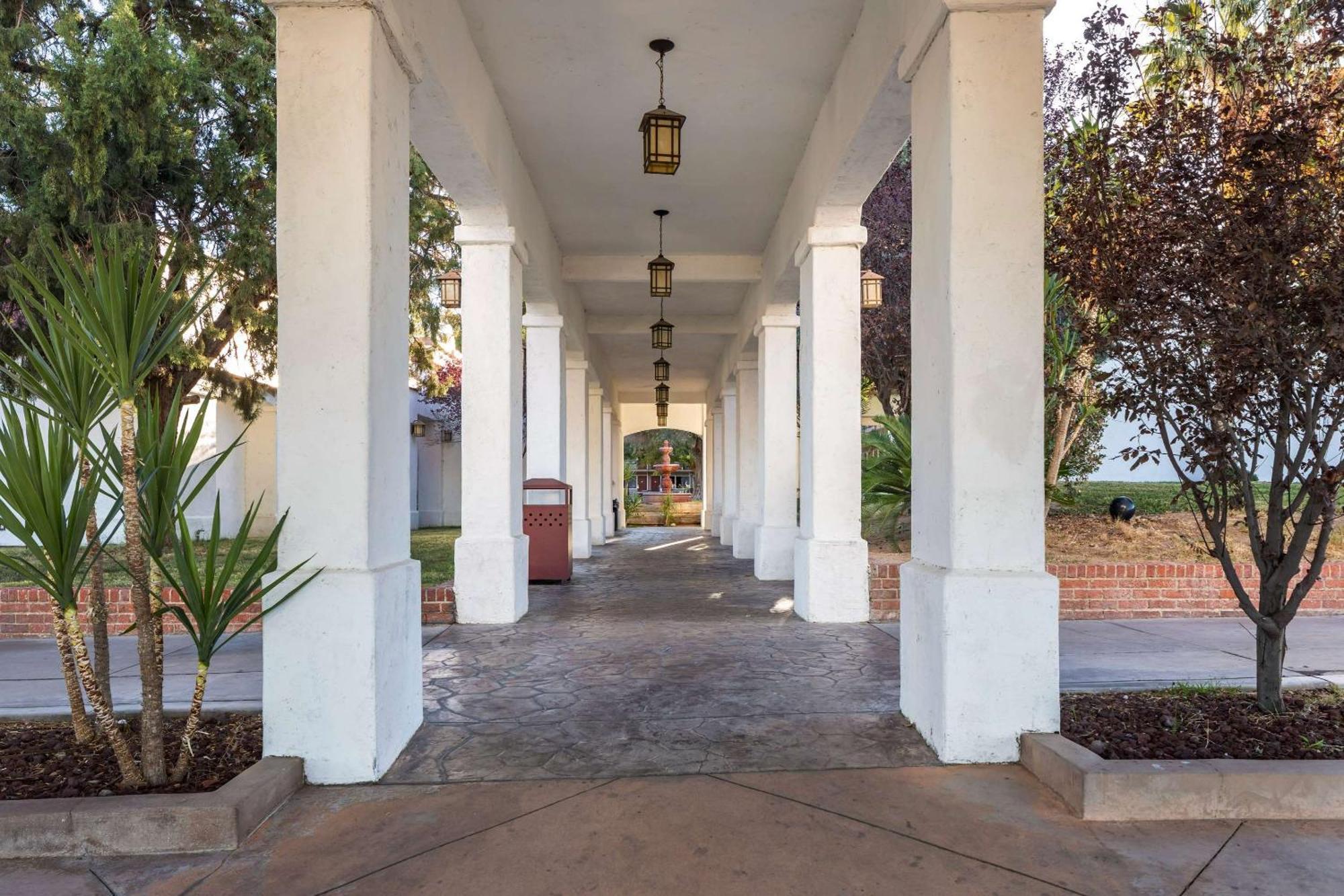 Quality Inn On Historic Route 66 Барстоу Екстер'єр фото